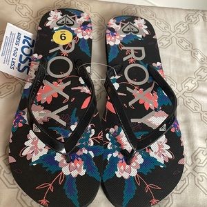 NWT Roxy flip flops